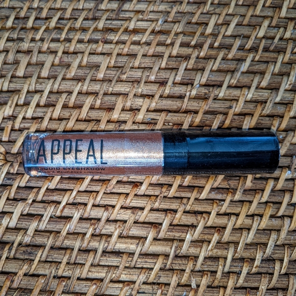 Appeal Cosmetics Liquid Eyeshadow "Rose Gold" - Picture 3 of 4
